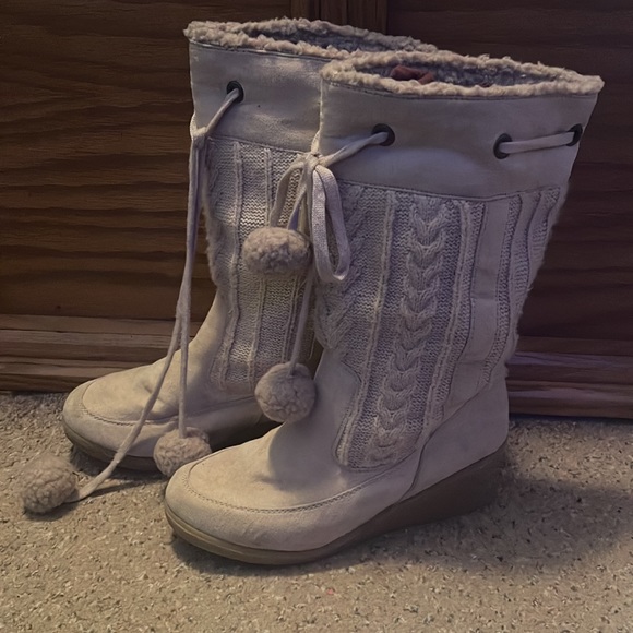 Boots - Picture 3 of 4